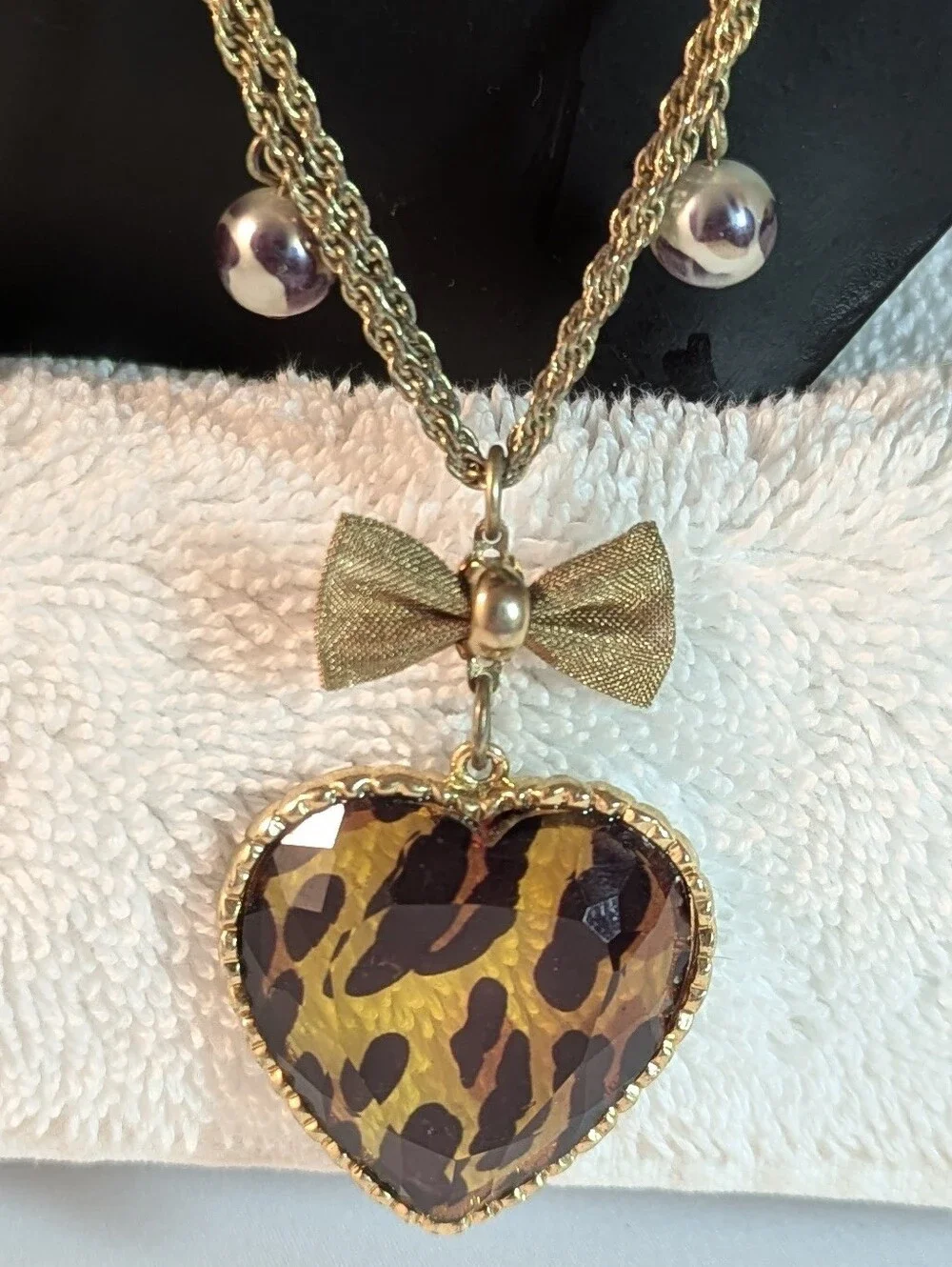 Vintage Betsey Johnson Leaping Leopards Heart Bow Necklace NWOT + FREE GIFT - Picture 3 of 3